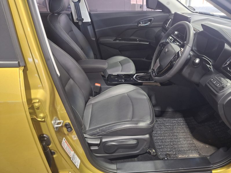 MAHINDRA XUV3XO 1.2 AX7L AT 2025