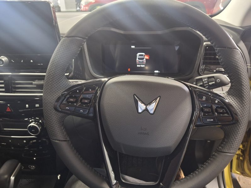 MAHINDRA XUV3XO 1.2 AX7L AT 2025