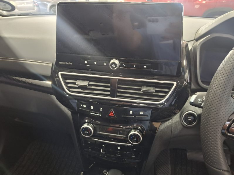 MAHINDRA XUV3XO 1.2 AX7L AT 2025