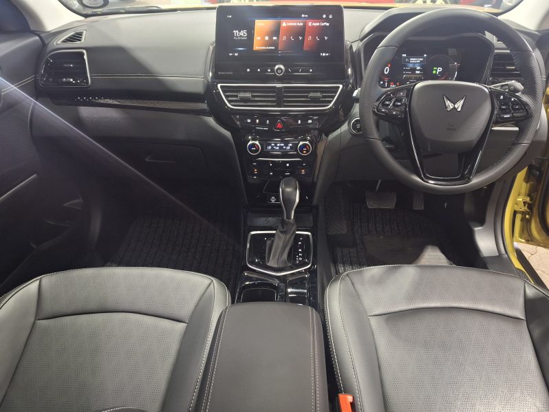 MAHINDRA XUV3XO 1.2 AX7L AT 2025