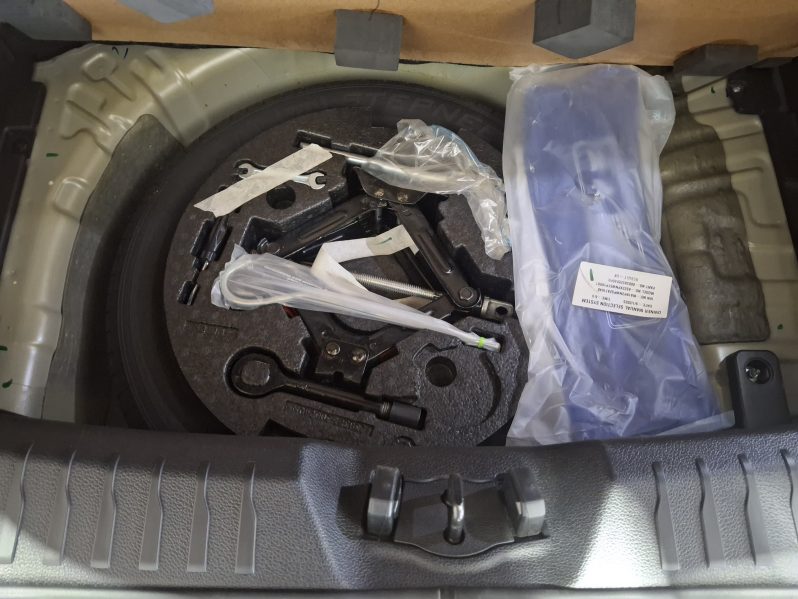 MAHINDRA XUV3XO 1.2 AX7L AT 2025