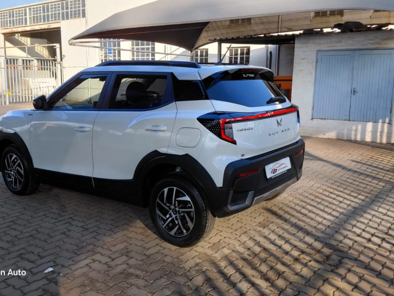 MAHINDRA XUV3XO 1.2 AX5 AT 2025