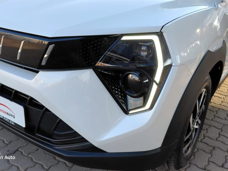 MAHINDRA XUV3XO 1.2 AX5 AT 2025