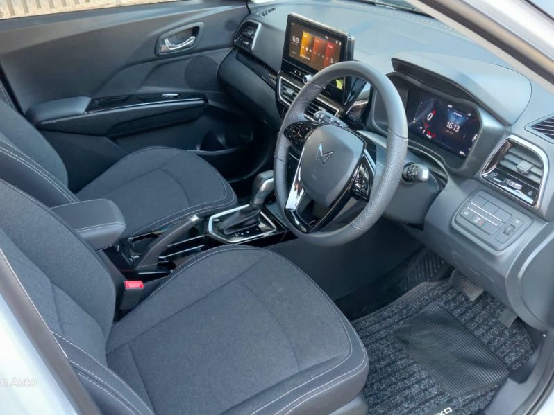 MAHINDRA XUV3XO 1.2 AX5 AT 2025