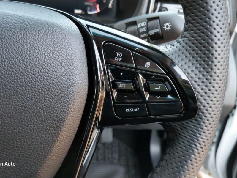 MAHINDRA XUV3XO 1.2 AX5 AT 2025